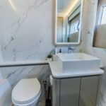 Bathroom 2 60'Volare