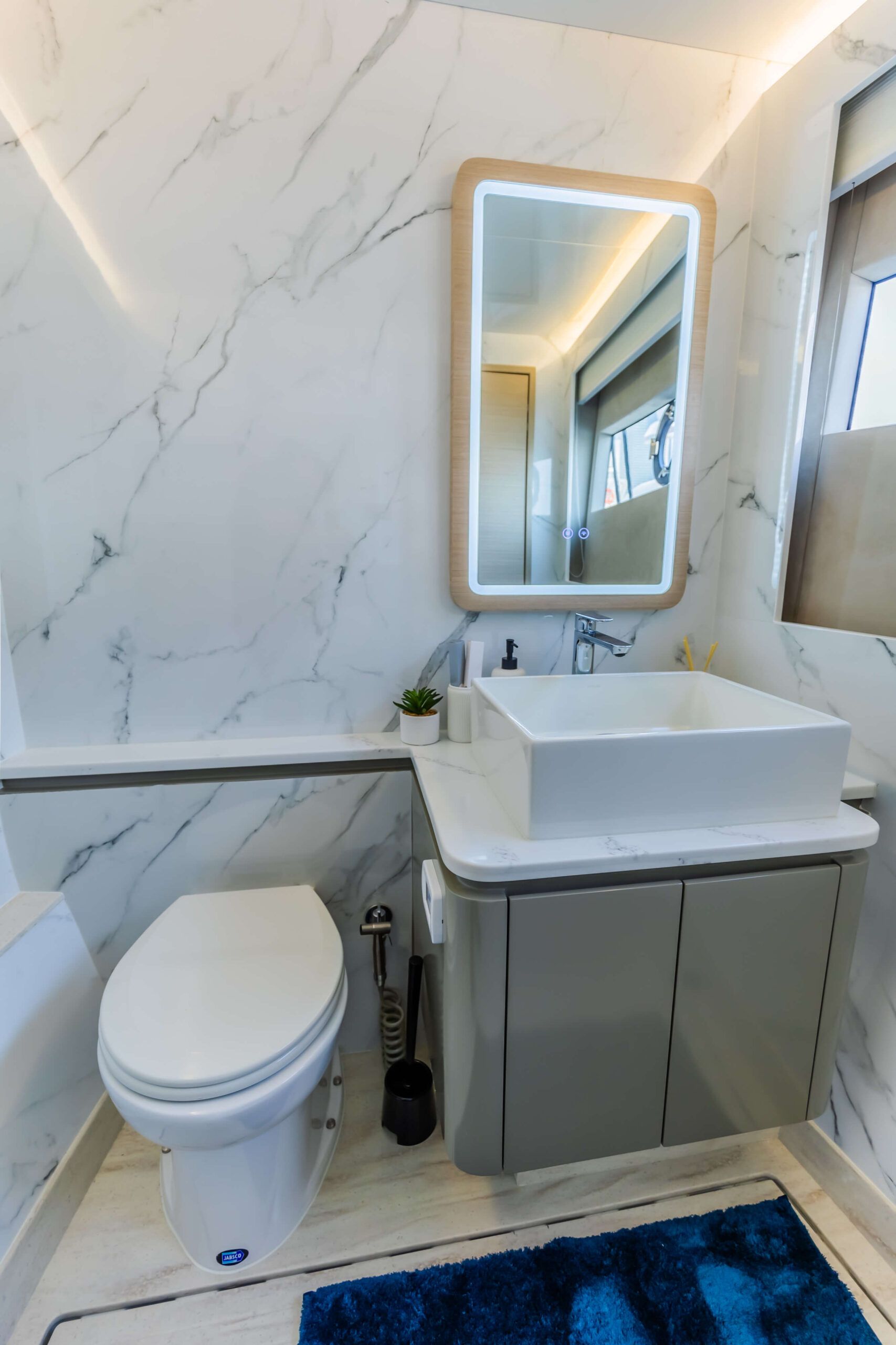 Bathroom 2 60'Volare
