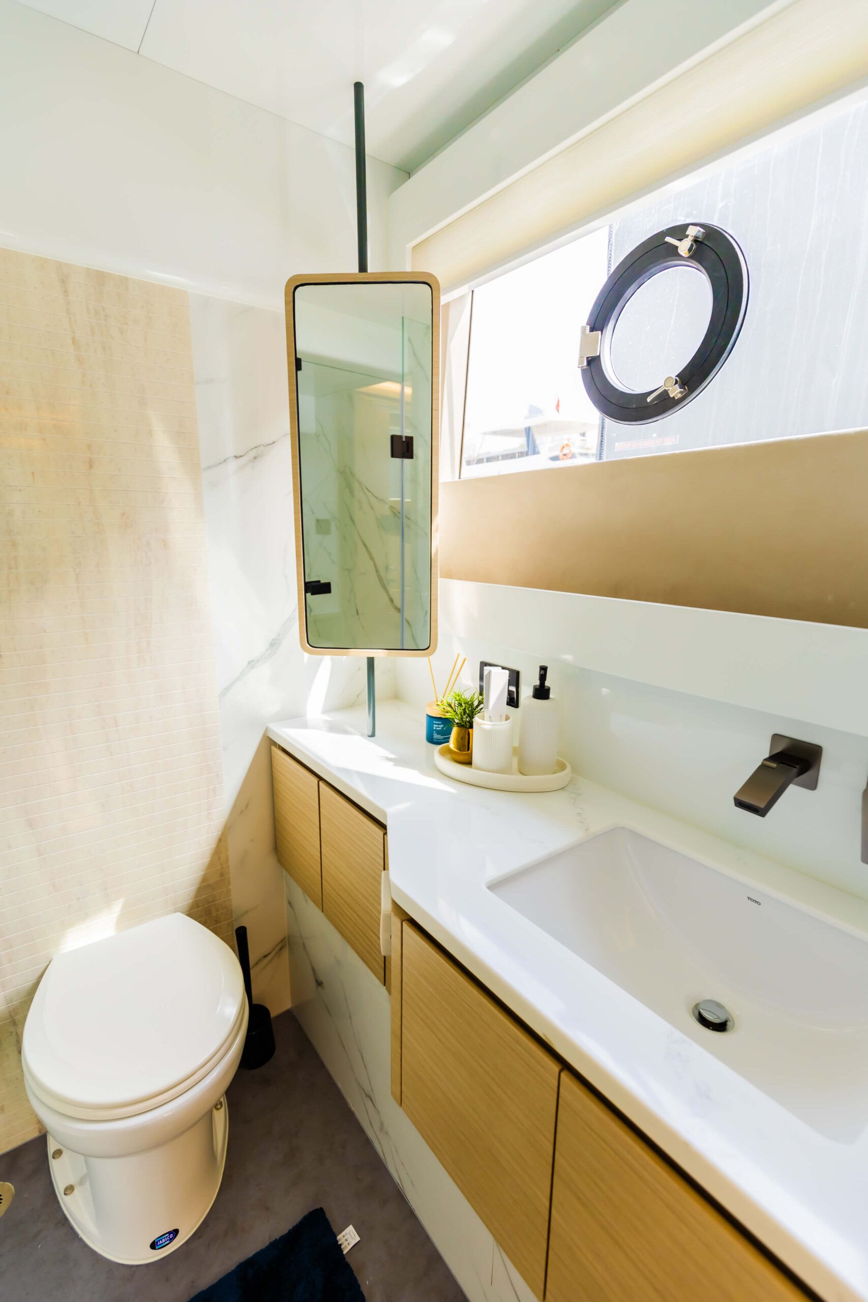 Bathroom 3 60'Volare