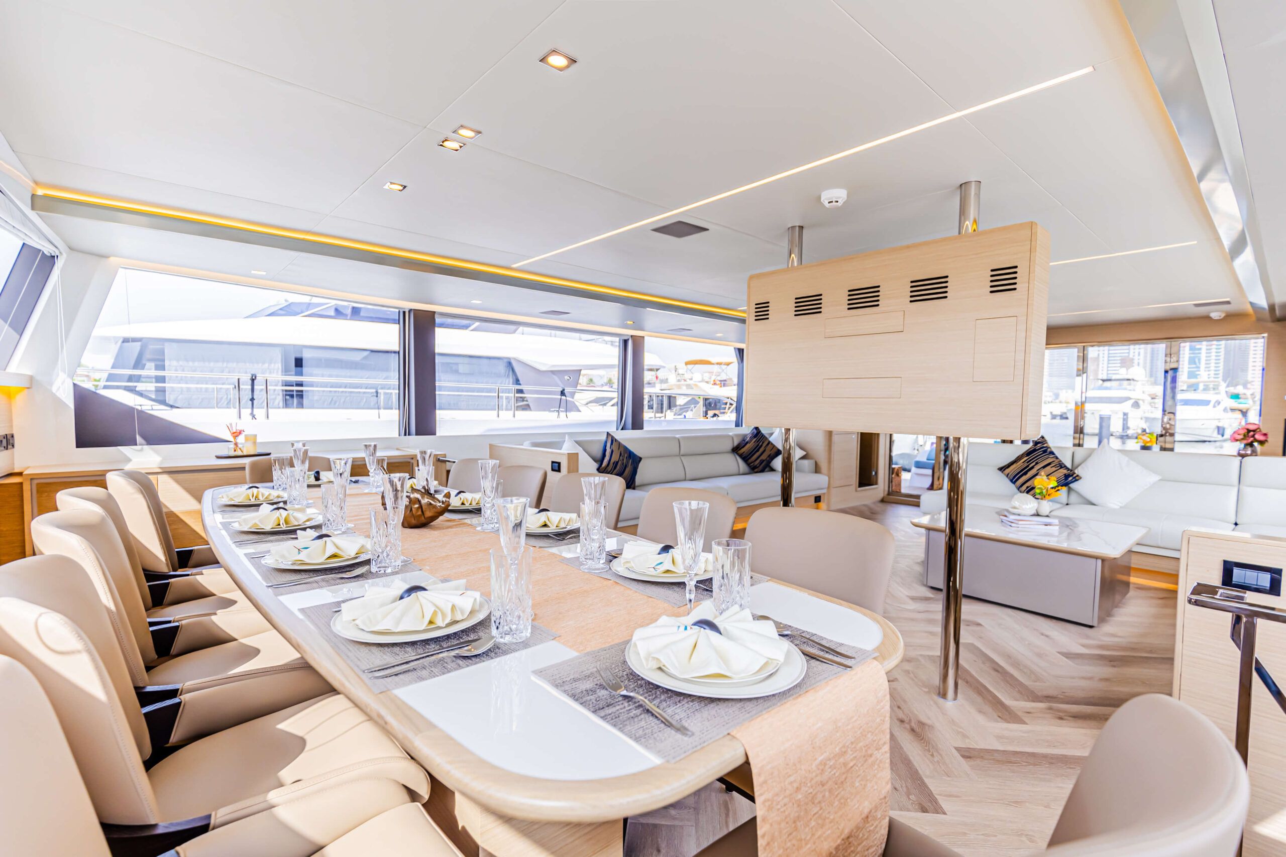 Dining Area 1 60'Volare