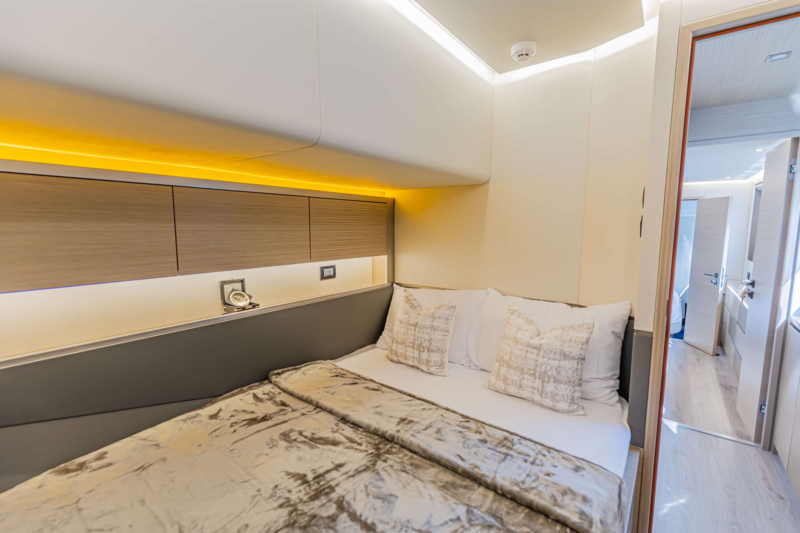 Guest 1 60'Volare