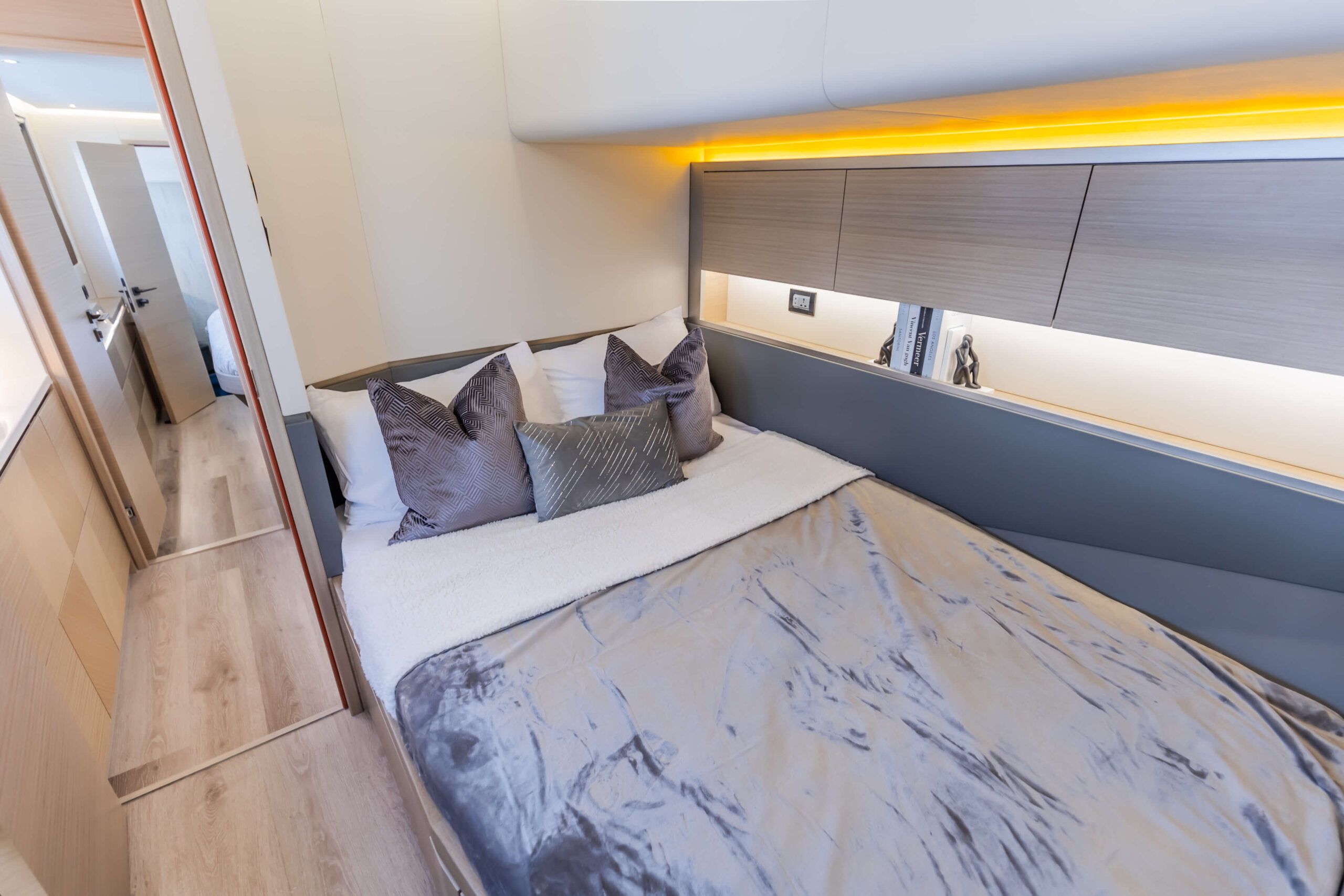 Guest 2 60'Volare