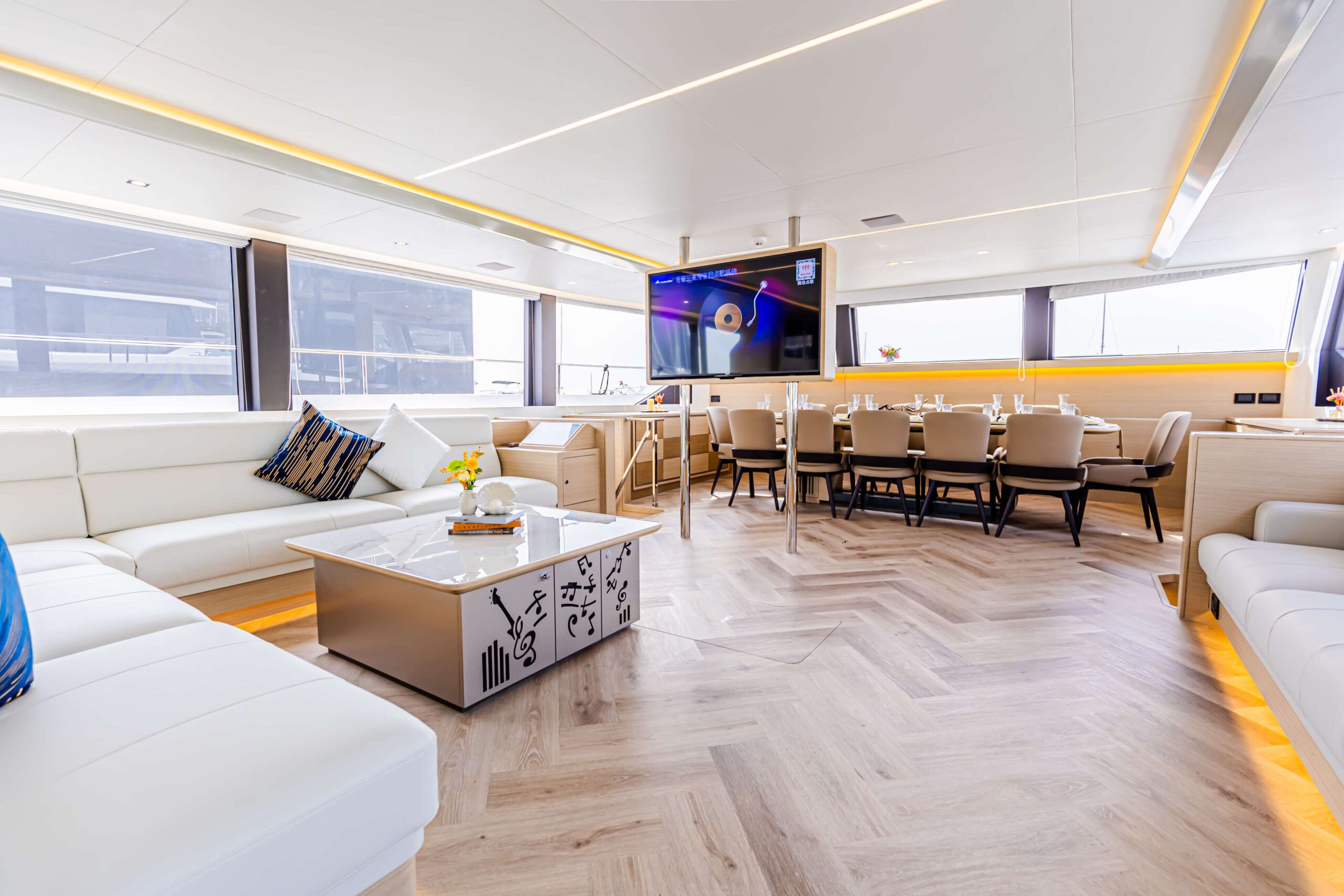 Saloon 1 60'Volare