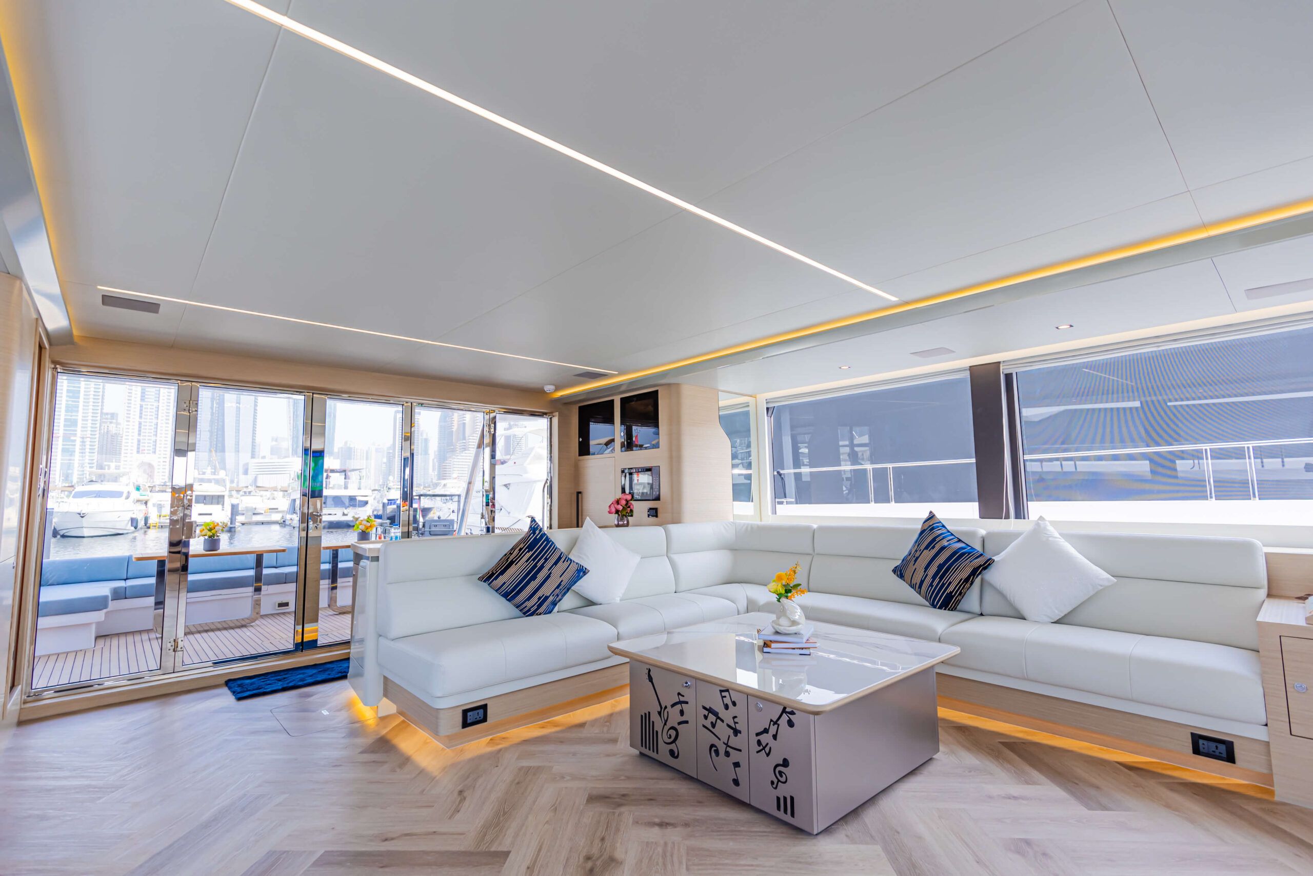 Saloon 2 60'Volare